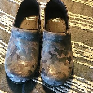 Women's Dansko- Size 38- Brand New